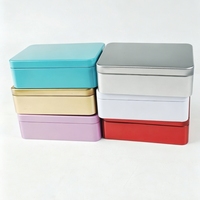 Boîte en étain rectangulaire multicolore pour thé / biscuits / bonbons - une boîte en étain pour emballages cadeaux et souvenirs