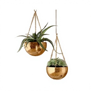 Pots à plantes suspendus en métal doré poli pour la décoration de la maison et du jardin, forme ronde, lot de deux - Product Image 1