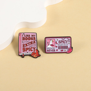 Broches émaillées SPICY Book Club, Broches 'I LIKE MY BOOKS EXTRA SPICY', Badges pour sacs à dos et revers, Bijoux <span class=keywords><strong>de</strong></span> mode, Cadeaux pour amis - Product Image 4