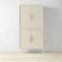 Gerippter schwarzer Weinschrank mit goldenen Griffen, hoher gerippter Sideboard-Buffet-Konsolenschrank mit Doppeltüren für Esszimmer und Hausbar