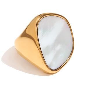 Nouvelle Arrivée Bague en Acier Inoxydable Plaqué Or avec Coquille d'Ormeau Blanche, Tendance Mode, Étanche, Forme Irrégulière, Bijou OR - Product Image 1
