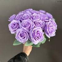 Fournisseur d'usine : Roses artificielles de haute qualité à 18 têtes, en velours, rouges et blanches, roses au toucher réel personnalisées pour la décoration intérieure
