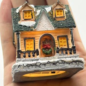Casa de Navidad Hecha a Mano de Alta Calidad, Escultura de Resina, Adorable Estatuilla de Casa Pequeña para Regalo de Navidad - Product Image 6