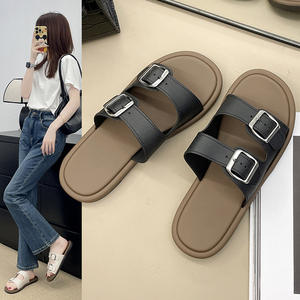 Zapatos de playa de suela blanda, versátiles y a la moda, para usar con pantuflas planas informales para mujer. - Product Image 5