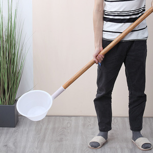 Louche d'arrosage agricole à manche en bois, cuillère en plastique 166x27cm pour le jardinage, l'agriculture et l'alimentation - Product Image 3