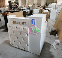 Meubles de salon, réception de salon en bois blanc de luxe, bureau de réception de salon à vendre avec logo LED