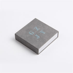 Personalizza un piccolo portagioie in cartone di lusso con confezione regalo per bottiglia con inserto portagioie in carta con il tuo Logo - Product Image 1