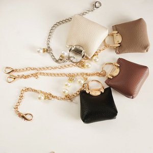 Mini sac <span class=keywords><strong>porte</strong></span>-clés en cuir PU multicolore à la mode pour femmes avec chaîne en perles et <span class=keywords><strong>porte</strong></span>-clés à fermoir en métal avec <span class=keywords><strong>porte</strong></span>-clés à fente pour <span class=keywords><strong>carte</strong></span>-cadeau - Product Image 2