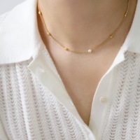Collier unisexe tendance en acier inoxydable plaqué or 18 carats avec pendentif perle baroque géométrique et chaîne à maillons – Cadeau personnalisé