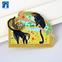 Fabricant d'aimants de réfrigérateur en métal personnalisés, aimant de réfrigérateur personnalisé en émail vert avec motif singe doré, cadeau sur le thème de la nature