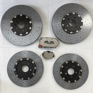 Jeu de disques de frein en céramique carbone Hsingyik pour <span class=keywords><strong>Audi</strong></span> RS6 RS7 <span class=keywords><strong>RS</strong></span> Q8 Avant 420MM Arrière 370MM avec plaquettes - Product Image 1