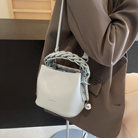 Nouveau Sac Seau 2026 avec Poignée Tressée et Cordon de Serrage, Petit Sac à Bandoulière Grande Capacité pour Femme, Idéal pour le Quotidien, le Bureau et les Voyages