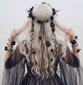 Accessoire de costume d'Halloween Pafu : Serre-tête gothique floral noir avec roses artificielles et papillons, voile en tulle sombre gothique - Product Image 1