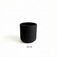 Jardinière auto-arrosante en PP, design cylindrique blanc, moulage direct. Parfait pour décorer les rebords de fenêtre et les bureaux intérieurs.