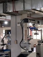Bras robotique collaboratif industriel pour la palettisation, empilage de cartons de lait, de boissons et d'emballages électroniques, palettisation automatisée