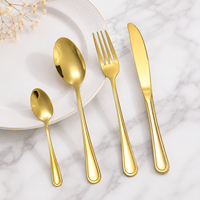 Ensemble de couverts modernes en acier inoxydable, cuillère, fourchette, couteau, passe au lave-vaisselle, passe au micro-ondes, aspect sophistiqué pour usage en restaurant