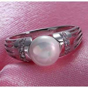 Anello da donna intarsiato con strass e perle, regalo di gioielli alla moda regolabile per feste e banchetti - Product Image 2