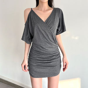 Vestido Mini Sexy de Un Hombro con Cuello en V y Detalle de Cadena en la Espalda para Mujer, Vestido de Fiesta de Punto Gris para Salir de Noche en Verano - Product Image 1