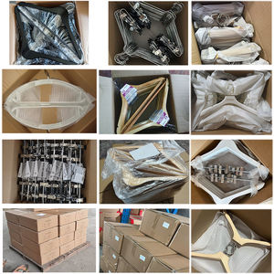 Cintres en bois personnalisés avec logo pour pantalons, écharpes, châles et hijabs - Product Image 4