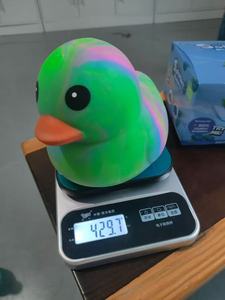 Peluche Canard Mignon et Coloré Populaire, Jouet Anti-Stress Kawaii en Forme de Canard Géant Moelleux - Product Image 6