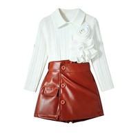 Nouvel Arrivage Ensemble Fille Blouse Blanche à Grande Décoration Florale 3D + Jupe-short en Similicuir Moulante Deux Pièces Vente en Gros