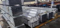 Tube carré extrudé en alliage d'aluminium 6061 6063 6082 pour usage industriel, découpe CNC, anodisation, soudage, service de pliage