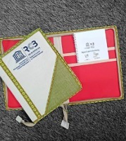 Carpeta de Documentos de Yute Premium con Correa Personalizable, Capacidad de 1.9L, Bolsa Organizadora de Archivos Ecológica para Oficina, Viajes y Uso Diario - Product Image 2