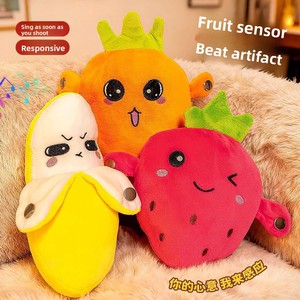 Peluches sensorielles aux formes de fruits (Fraise, Banane, Carotte) – Jouet interactif musical pour enfants de 14 ans et plus, unisexe, en polyester - Product Image 1