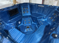 Spa extérieur moderne haut de gamme bleu avec intensité de massage réglable par air et eau, et éclairage LED