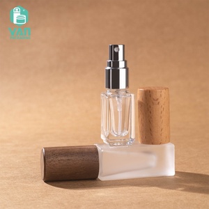 Yan bao bì nhỏ dễ thương ưa thích vuông 3ml 5ml trong suốt <span class=keywords><strong>Frosted</strong></span> Glass Con lăn phun chai sồi nắp gỗ Nước hoa tinh dầu - Product Image 4