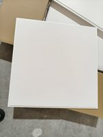 Plaques de plafond Microlook avec isolation thermique pour un confort toute l'année dans les bureaux et les écoles
