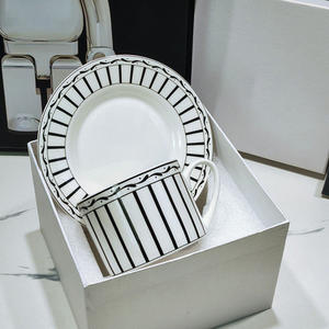 Juego de Comedor Europeo de Lujo en Negro con Taza y Platillo de Cerámica Más Vendidos para Bebidas - Product Image 1