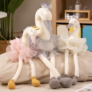 Peluche Cygne Mignon Assis à Longues Jambes avec Couronne – Vente en Gros - Product Image 3