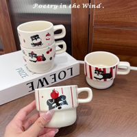 Tasse en céramique de dessin animé mignon tasse Ins résistante aux hautes températures avec couvercle pour eau café empilable pour faire la fête comme modèle de couple ODM