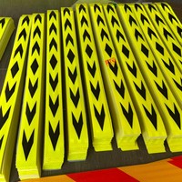 Autocollant réfléchissant d'avertissement de sécurité arrière de véhicule des Émirats arabes unis autocollant de voiture réfléchissant de flèche verte fluorescente de qualité diamant 5CMX90CM