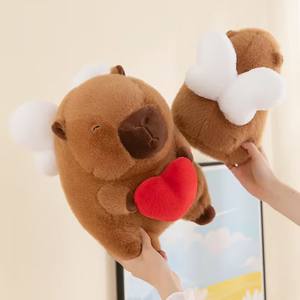 Venta al por mayor carpincho de peluche con corazón ala de Ángel animal de peluche sofá del hogar Decoración regalo del Día de San Valentín muñeco de peluche carpincho - Product Image 6