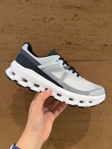 Nouvelles chaussures de course légères antidérapantes pour hommes et femmes, chaussures de marche, chaussures de sport, design tendance - Product Image 2