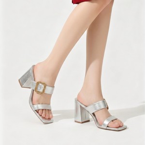 <span class=keywords><strong>Sandalias</strong></span> de tacón grueso <span class=keywords><strong>doradas</strong></span> de talla grande con punta abierta y talón descubierto para fiestas de moda femenina, proveedor de diseño de verano al por mayor - Product Image 6