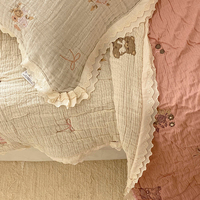 Couette personnalisée OEM ODM 100% coton, douce, garnie de polyester, broderie de dessins animés, toutes saisons, marque privée, couette printemps automne
