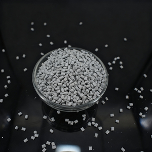 Granulés de plastique technique lubrifiés au graphite CH PA66, qualité de moulage par injection, pour blocs coulissants automobiles, résistants à l'usure - Product Image 1