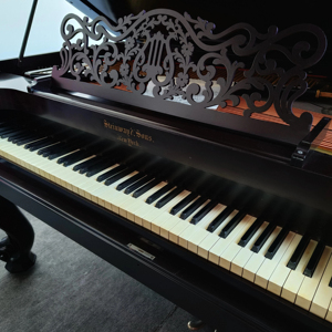 Piano carré Steinway antique du XIXe siècle Pat. Objet de collection orné de qualité muséale, fabriqué aux États-Unis, Pat. 1859 Piano antique de 1859 - Product Image 1