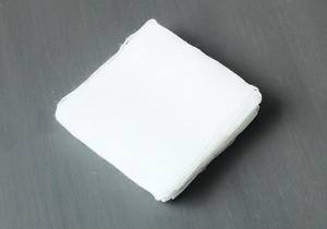 ضمادات طبية معقمة غير سامة وغير أيونية وغير مسببة للحساسية، ماصة للسوائل، مصنوعة من القطن 100٪ غير المنسوج، مربعة الشكل، من الفئة الأولى بشهادة CE - Product Image 3