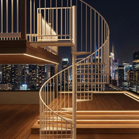 Escalier spiralé moderne en acier galvanisé thermolaqué sur mesure avec garde-corps en verre pour jardin extérieur, condominium, villa