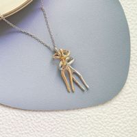 Nouveau style 2025 Collier double pendentif « Hug » pour femme et homme, étanche et inaltérable, bijou de Saint-Valentin, idéal pour un cadeau