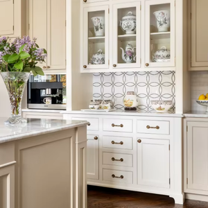 Mobili da Cucina Eleganti in Stile Hampton di CBMmart, Design Classico Shaker con Pannelli Porta Chic per Valorizzare la Tua Cucina - Product Image 1