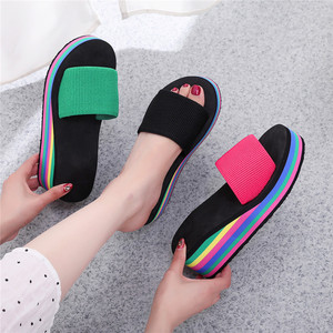 Nuevas Pantuflas de Playa Suaves Arcoíris para Comercio Exterior 2026, Pantuflas de Mujer de Estilo <span class=keywords><strong>Dulce</strong></span> para Baño y Paseo al Aire Libre con Diseño de Línea Recta - Product Image 2