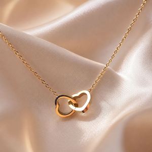 Collar con Colgante de Corazón Hueco de Acero Inoxidable con Baño de Oro de 18K para Mujer, Venta al por Mayor - Product Image 4