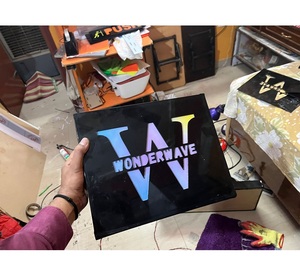 Plaques de nom de bureau en acrylique personnalisées pour porte, bureau ou mur, fabriquées sur mesure avec nom et titre de poste pour usage professionnel Wonder Wave - Product Image 2