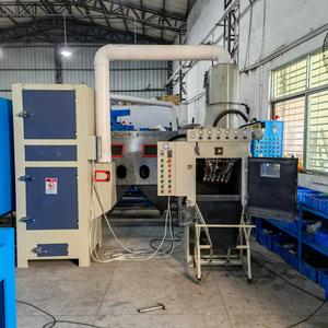 Cabina de arenado automática con cinta transportadora para pulido, limpieza y acabado de piezas metálicas, alta productividad, larga duración - Product Image 4