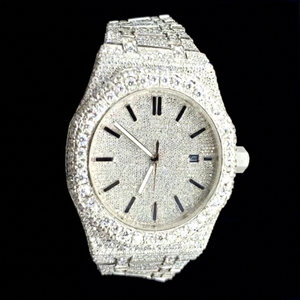 Montre mécanique/à quartz personnalisée en acier inoxydable, entièrement sertie de moissanite (test diamant positif), résistante à l'eau 10 bars - Product Image 1